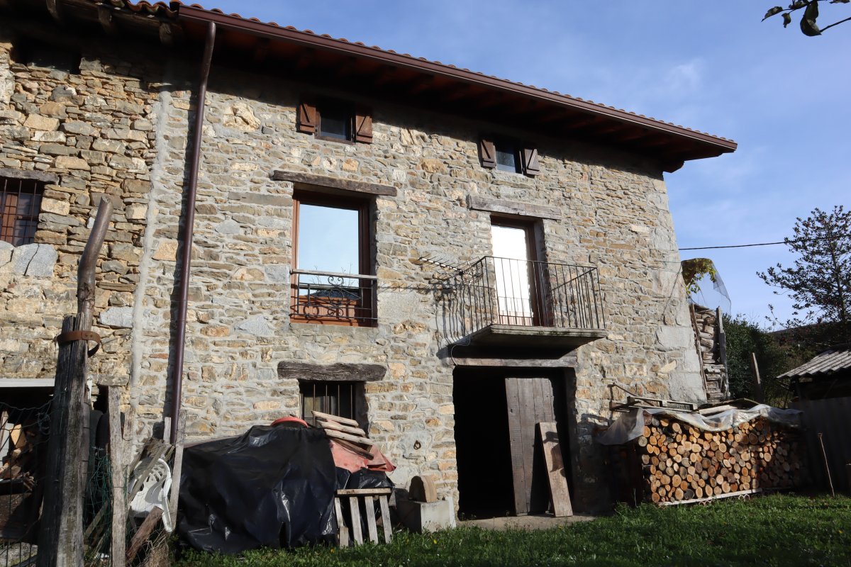 Ver foto Rehabilitación de cubierta y fachada